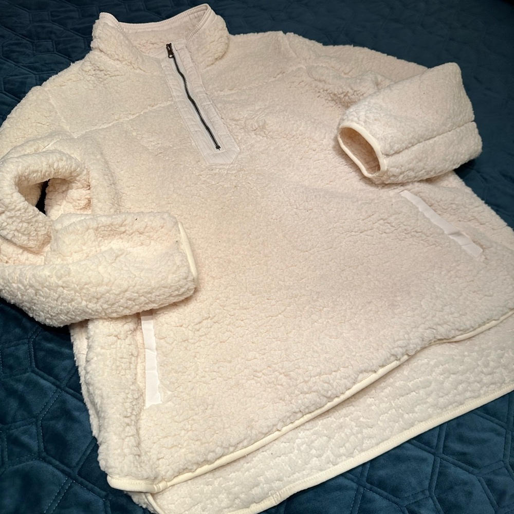 Faux sherpa quarter zip top, XL, women. Ivory. Front pockets. Cute and cozy!